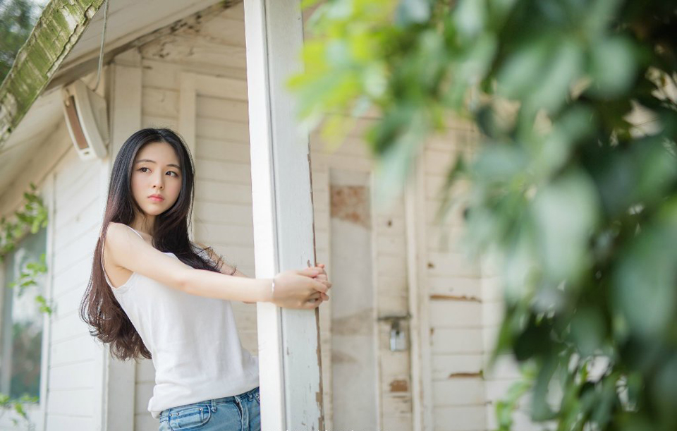 伤心是一种最堪咀嚼的滋味。如果不经过这份疼痛——度日如年般地经过。不可能玩味其他人生的欣喜。——三毛《亲爱的三毛》